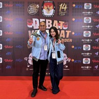 Azizah adalah anak Andre Rosiade, politikus Gerindra sekaligus anggota DPR RI. Perempuan yang akrab disapa Zize itu terlihat duduk berbarengan dengan beberapa tokoh yang mendukung paslon 2 seperti Gubernur Jawa Timur Khofifah Indar Parawansa dan Menteri BUMN Erick Thohir. (Foto: Instagram)