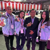 Debat Pilpres 2024 di Jakarta Convention Center, Minggu (21/1/2024), ramai dengan kehadiran para pendukung masing-masing paslon. Di barisan suporter Prabowo-Gibran, ada sosok Azizah Salsha. (Foto: Instagram)