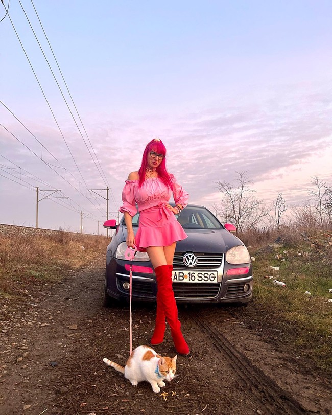 Sempat mencoba pekerjaan lain tapi Georgeta selalu kembali pada truk. Aku sadar bahwa aku tidak bisa berhenti, ini seperti narkoba, tuturnya. Foto: Instagram Georgeta