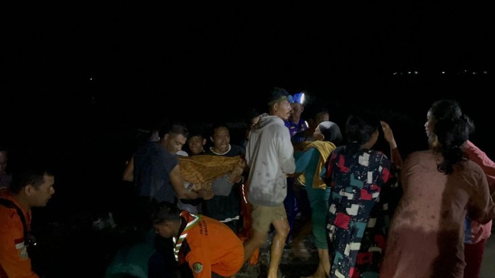 Pasangan suami istri (pasutri) bernama Muhtar Rumadang (65) dan Mujuna Dumadil (65) di Kabupaten Halmahera Selatan (Halsel), Maluku Utara dilaporkan hilang usai terseret arus banjir.