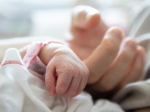 Hadiah Mewah untuk Bayi yang Lahir di Ketinggian 30 Ribu Kaki
