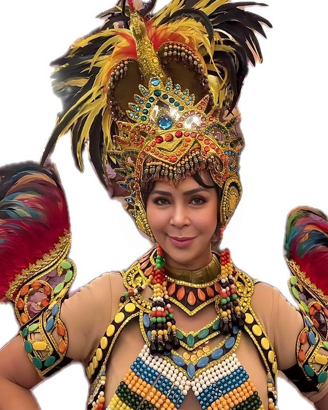 Jocelyn ternyata bukan pertama kalinya mengikuti ajang kecantikan. Ia pernah menjadi finalis Mrs Universe pada 2017 bahkan diberi penghargaan Mother of the Universe untuk program amal yang dibuatnya untuk wanita dan anak-anak. Foto: Instagram