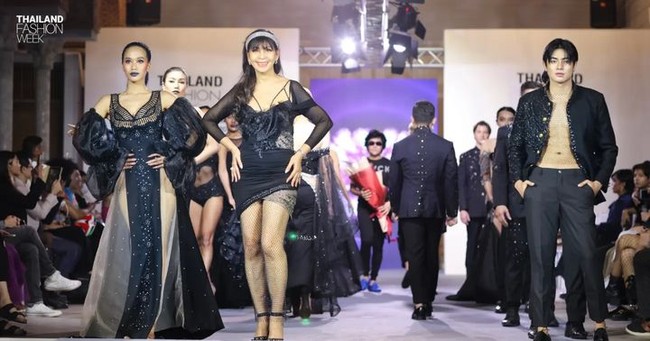 Tak hanya itu, Jocelyn juga pernah memenangkan Mrs. Philippines Germany pada 2000 dan Mrs. Asia International, Mrs. Asia International Global juga Mrs. Ecotourism pada 2014. Karenanya, bukan tidak mungkin Jocelyn melaju ke babak final kali ini. Foto: Instagram