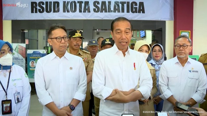 Presiden Jokowi usai meninjau RSUD Kota Salatiga, Senin (22/1/2024).