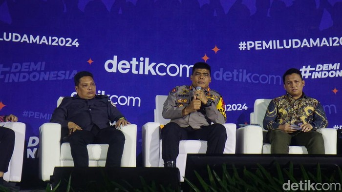 Kabid Humas Polda Sumsel Kombes Sunarto saat berbicara mengenai pengamanan Pemilu 2024 di Sumsel saat event #DemiIndonesia Cerdas Memilih di Palembang, Senin (22/1/2024)