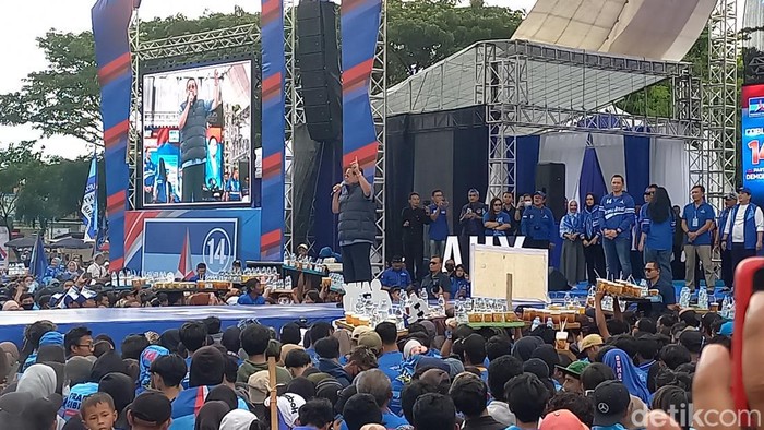 Presiden ke-6 Republik Indonesia, Susilo Bambang Yudhoyono (SBY), saat kampanye di Karanganyar, Senin (22/1/2024).