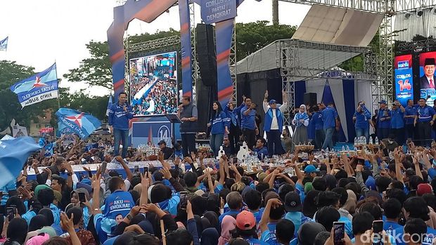 Presiden ke-6 Republik Indonesia, Susilo Bambang Yudhoyono (SBY), saat kampanye di Karanganyar, Senin (22/1/2024).