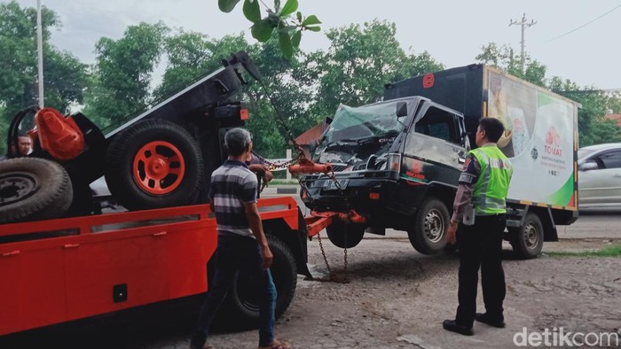 Kendaraan yang terlibat kecelakaan beruntun di Delanggu, Klaten dievakuasi.