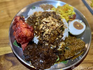 Kedai Nasi Kandar: Sedapnya Nasi Banjir Berempah dengan Lauk Ayam Goreng Mamak