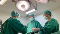 Keunggulan lainnya juga mampu memberikan penatalaksanaan computer assisted surgery maupun penggantian sendi lutut dan pinggul dengan teknologi terkini. Sesuai dengan prosedur yang tersedia dan ditunjang dengan berbagai alat canggih serta teknologi diagnostik yang memberikan hasil pemeriksaan secara detail, cepat, dan nyaman bagi pasien.