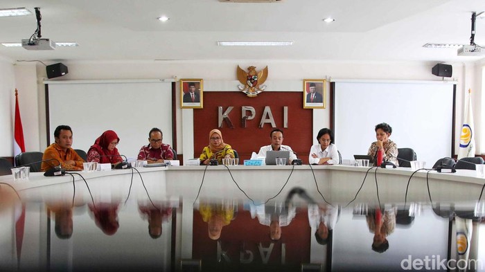 Ketua KPAI Ai Maryati Solihah menggelar konferensi pers di kantornya, Senin (22/1/2024). Ai Maryati memberikan keterangan terkait laporan akhir tahun 2023 yang akan diserahkan ke Presiden Jokowi.