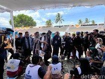 Surya Paloh Minta Pemerintah Perhatikan Nasib Penenun Tradisional