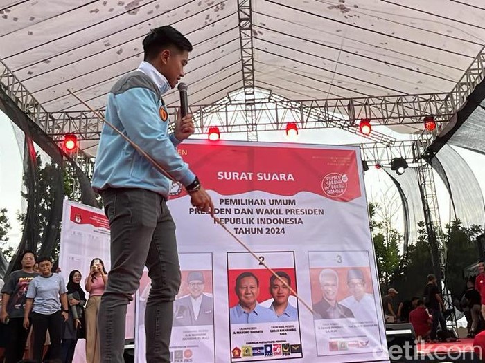 Ketum PSI Kaesang Pangarep menghadiri kampanye terbuka pertama PSI di Kota Solo, Senin (22/1/2024).