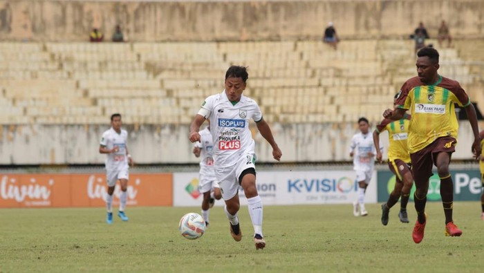 Laga Persewar Waropen vs Gresik United