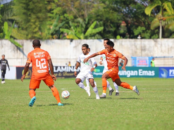 Laga Persiraja Aceh vs PSIM Jogja di babak 12 Liga 2 2023/2024 di Stadion Langsa, Aceh, Senin (22/1/2024).