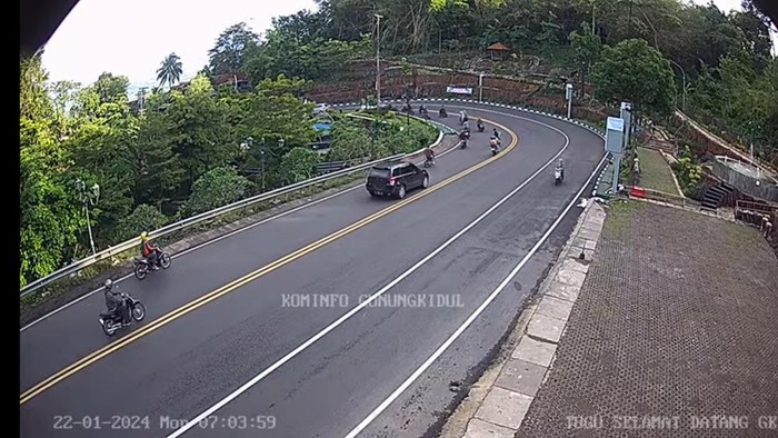 Tangkap layar CCTV Diskominfo Gunungkidul pukul 07.04 WIB menunjukkan situasi arus lalu lintas Jalan Jogja-Wonosari.