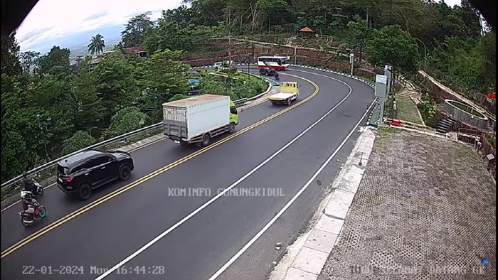 Lalu lintas di Gunungkidul, Senin (22/1/2024) pukul 16.44 WIB