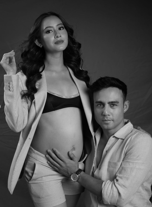 Punya paras yang cantik dan tampan, tak sedikit netizen yang juga penasaran melihat bagaimana paras bayinya nanti. “ga kebayang secakep apa anaknya,” komentar salah seorang netizen. Foto: Instagram/@laura_theux