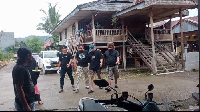 Anak Kepala Dinas (Kadis) Ketahanan Pangan (Ketapang) Sulawesi Barat (Sulbar) Abdul Waris bernama Opi ditetapkan tersangka kasus penganiayaan.
