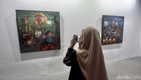 Sementara dua perupa lain juga direspon positif oleh para tamu yang hadir di acara pembukaan tersebut. 
