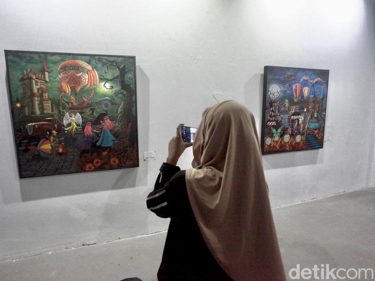 Melihat Pameran Karya Lukis Surealisme Wondermind di Bellevue Art Space