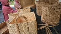 Berbagai produk Eg Craf selama ini juga selalu ditampilkan dalam setiap pameran UMKM di Aceh dan sudah merambah pasar digital melalui transaksi jual beli secara daring serta telah dipasarkan ke berbagai daerah di Indonesia seperti Jakarta, Bali, Medan, Lampung, Pekanbaru, Balikpapan, dan Yogyakarta hingga diekspor ke Jeddah, Arab Saudi.  