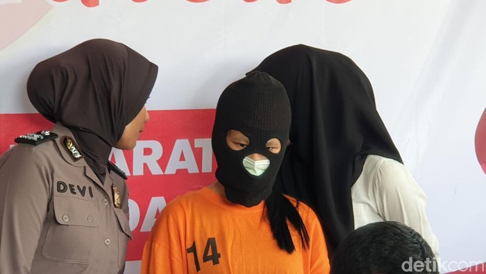 ML (24) saat dihadirkan di Polrestabes Medan. (Goklas Wisely/detikSumut)
