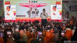 Momen Anies Baca Pantun Asam Sulfat di Kampanye Akbar