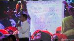 Momen Anies Baca Pantun Asam Sulfat di Kampanye Akbar