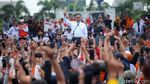 Momen Anies Diserbu Pendukungnya di Cikarang