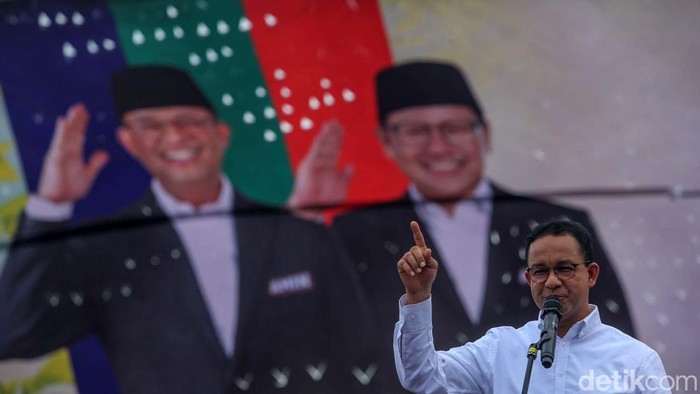 Capres nomor urut 1, Anies Baswedan, melakukan kampanye di Cikarang, Kabupaten Bekasi, Jawa Barat. Anies disambut kerumuman pendukungnya.