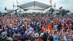 Momen Anies Diserbu Pendukungnya di Cikarang