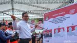 Momen Anies Diserbu Pendukungnya di Cikarang