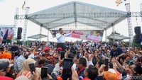 Anies Presiden, Anies Presiden, teriak para pendukungnya. 