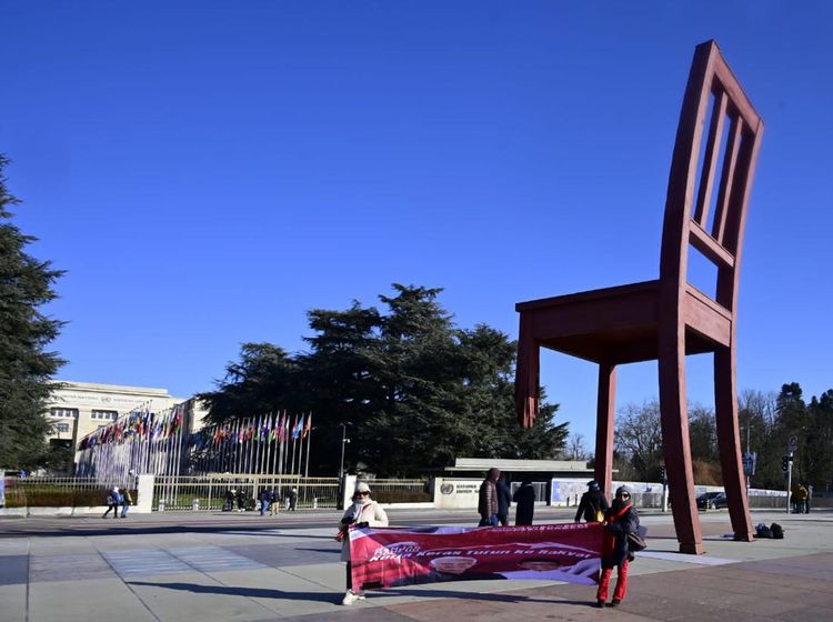 Momen Pendukung Ganjar-Mahfud Orasi Politik Dinasti di Depan Kantor PBB