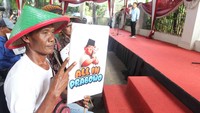 TKN mengajak para petani yang hadir untuk ikut mensosialisasikan program kerja Prabowo-Gibran untuk mensejahterakan petani dan memilih paslon nomor urut 02 di Pilpres 14 Februari mendatang.