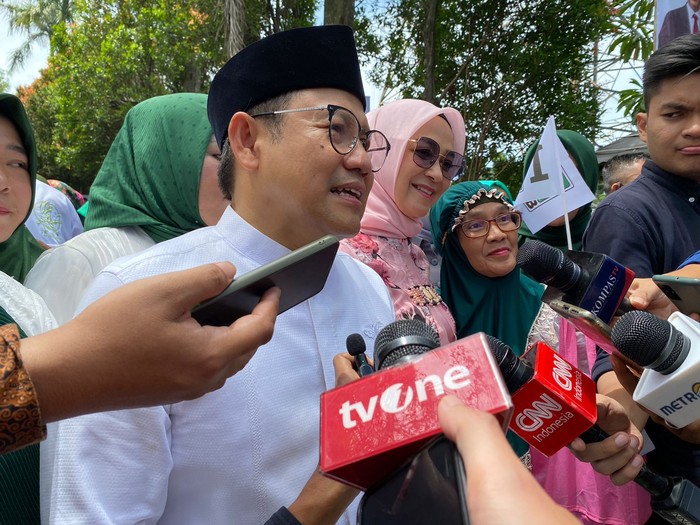 Cak Imin usai menghadiri konsolidasi majelis taklim se-Kota Depok, Senin (22/1/2024).