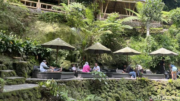 Nukad Tampaksiring di Gianyar, Bali, restoran tepi sungai nan instagramable