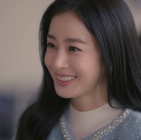 Penampilan Kim Tae Hee yang cantiknya tidak terlekang oleh waktu viral di forum komunitas Korea. Tak sedikit wanita yang terpana dengan wajah cantiknya. Meskipun sudah jadi ibu-ibu, Kim Tae Hee masih terlihat awet muda seperti masa debutnya. Foto: dok. JTBC