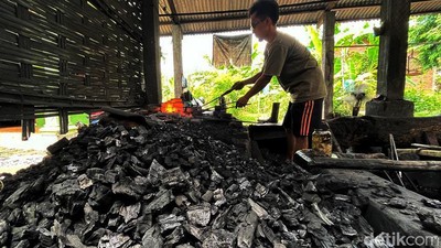 Pande Besi Legendaris Asal Jombang Produksi Tajaman