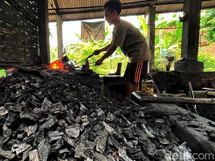 Pande Besi Legendaris Asal Jombang Produksi Tajaman