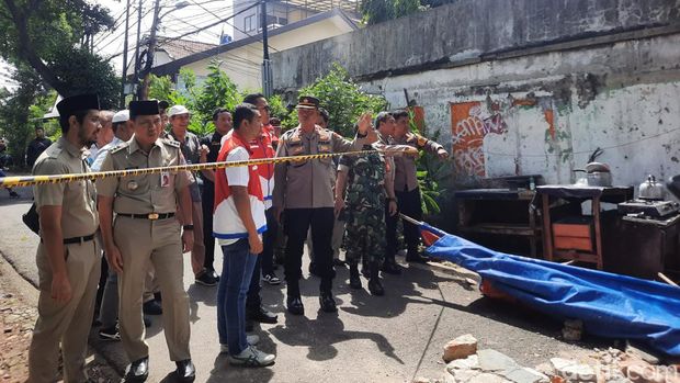 Kabar Terkini Kasus Tembok Roboh Di Tebet Tewaskan 3 Orang Halaman 2