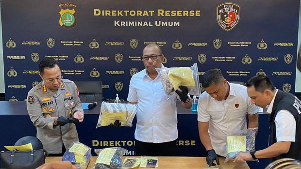 Polda Metro Jaya menggelar jumpa pers kasus Argiyan perkosa dan bunuh mahasiswi di Depok.