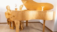 The Pianist menandai karya keduanya dalam skala besar, diikuti oleh Desperate Man, sebuah koleksi tematik yang menggunakan 54.000 batang korek api yang membutuhkan waktu satu setengah tahun untuk diselesaikan. Horvat telah memamerkan karyanya di galeri-galeri di seluruh Kroasia, termasuk ibu kotanya, Zagreb, tetapi hingga saat ini, karya-karya tersebut belum tersedia untuk dibeli.