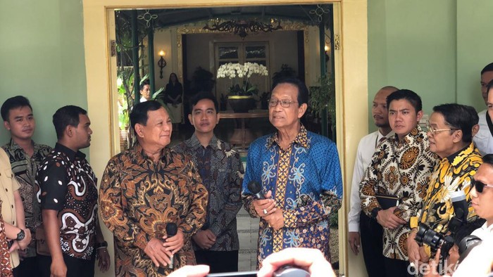 Prabowo-Gibran dan Sultan HB X usai pertemuan di Kompleks Kepatihan, Senin (22/1/2024).