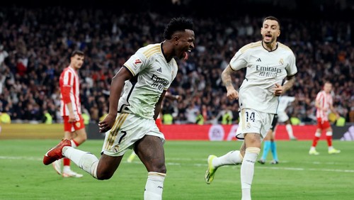 Soccer Football - LaLiga - Real Madrid v Almeria - Santiago Bernabeu, Madrid, Spain - January 21, 2024 Real Madrids Vinicius Junior celebrates scoring a goal that was later disallowed REUTERS/Isabel Infantes