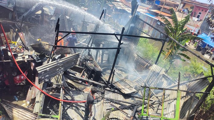 Sebuah rumah warga di Kecamatan Rappocini, Kota Makassar, Sulawesi Selatan (Sulsel) hangus terbakar.