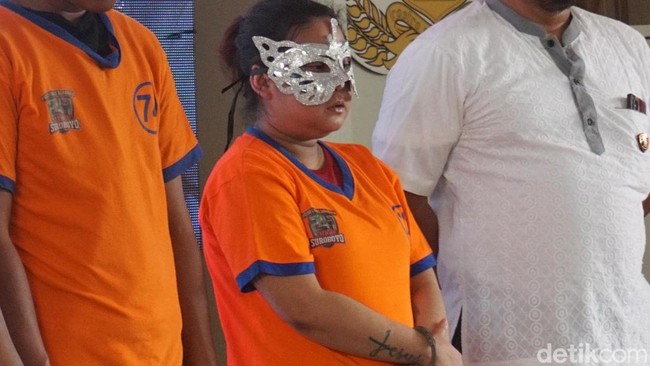 Seorang Ibu di Surabaya Aniaya Anak Dengan Menyiram Air Panas Seorang Ibu di Surabaya Aniaya Anak Dengan Menyiram Air Panas