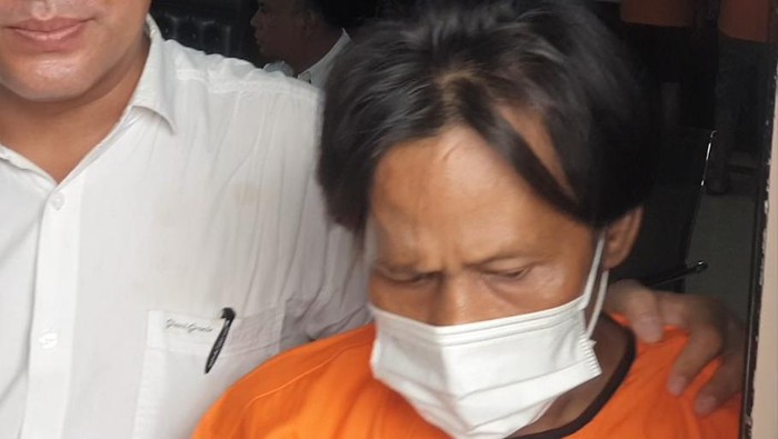 Seorang pengedar sabu di Kota Medan ditangkap saat baru saja keluar dari hotel RedDoorz dan melakukan transaksi. (Dok Polsek Medan Timur)