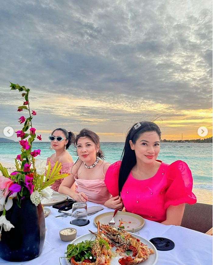 Titi Kamal Rayakan Ultah di Lombok dengan Menu Lobster hingga Mie Goreng Titi Kamal Rayakan Ultah di Lombok dengan Menu Lobster hingga Mie Goreng